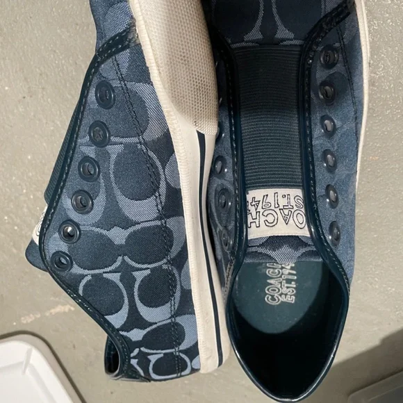 Coach - Picture 2 of 2